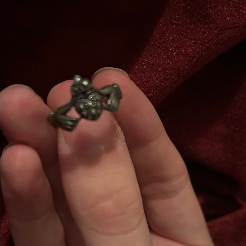 Antique Silver Tone Frog Ring with Rhinestones